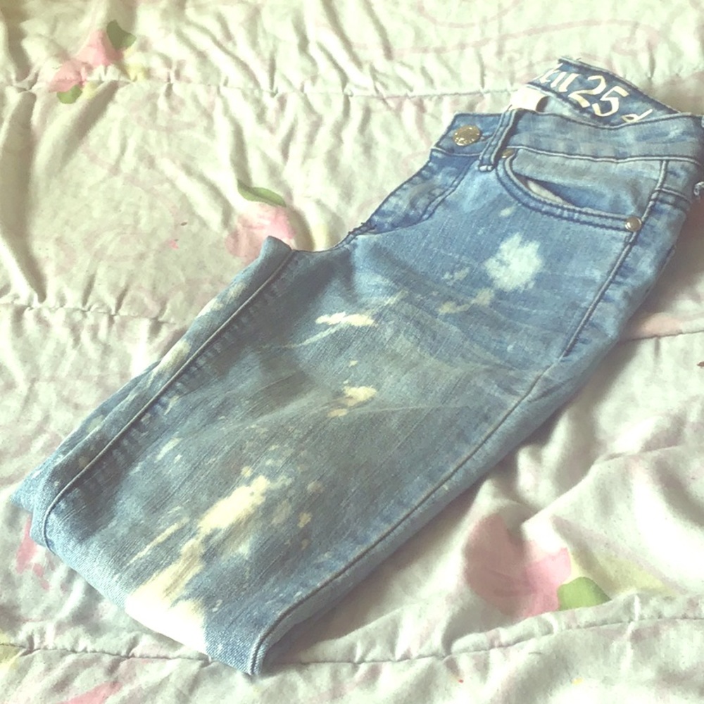 White Paint Splatter Jeans🖤